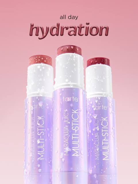 A juicy lip & cheek multi-stick that clicks up for swipe & go color. Gives that sunburnt, over-blushed look with zero effort 3 shades kit