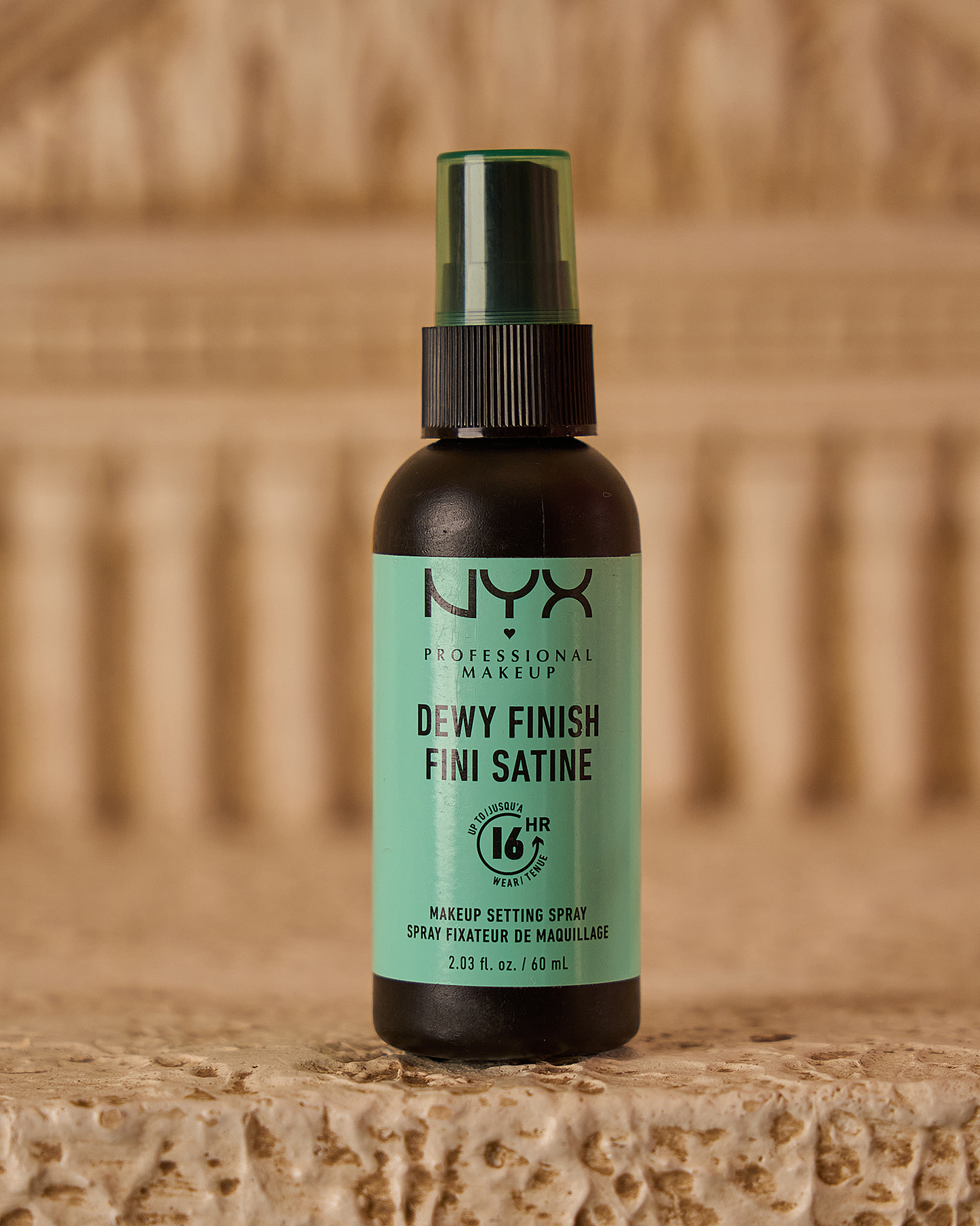 DEWY SETTING SPRAY
Dewy-finish makeup setting spray