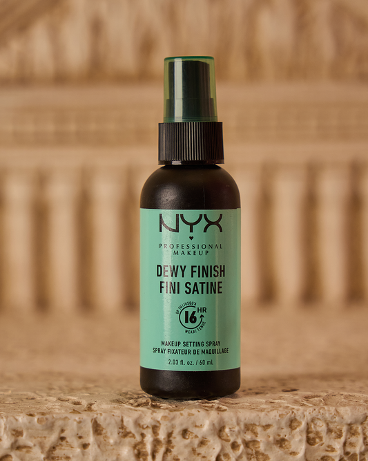 DEWY SETTING SPRAY
Dewy-finish makeup setting spray